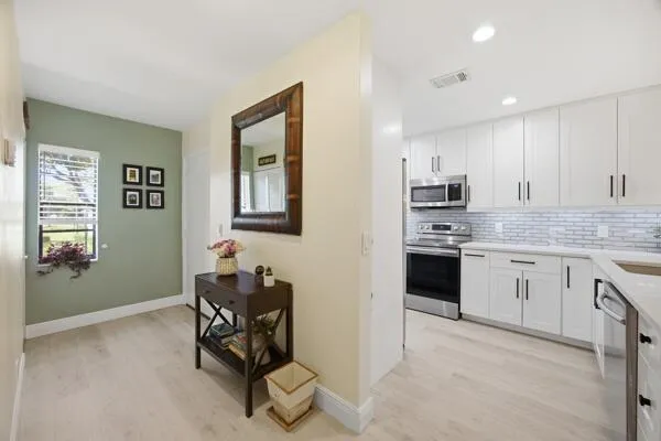 Foyer/Kitchen