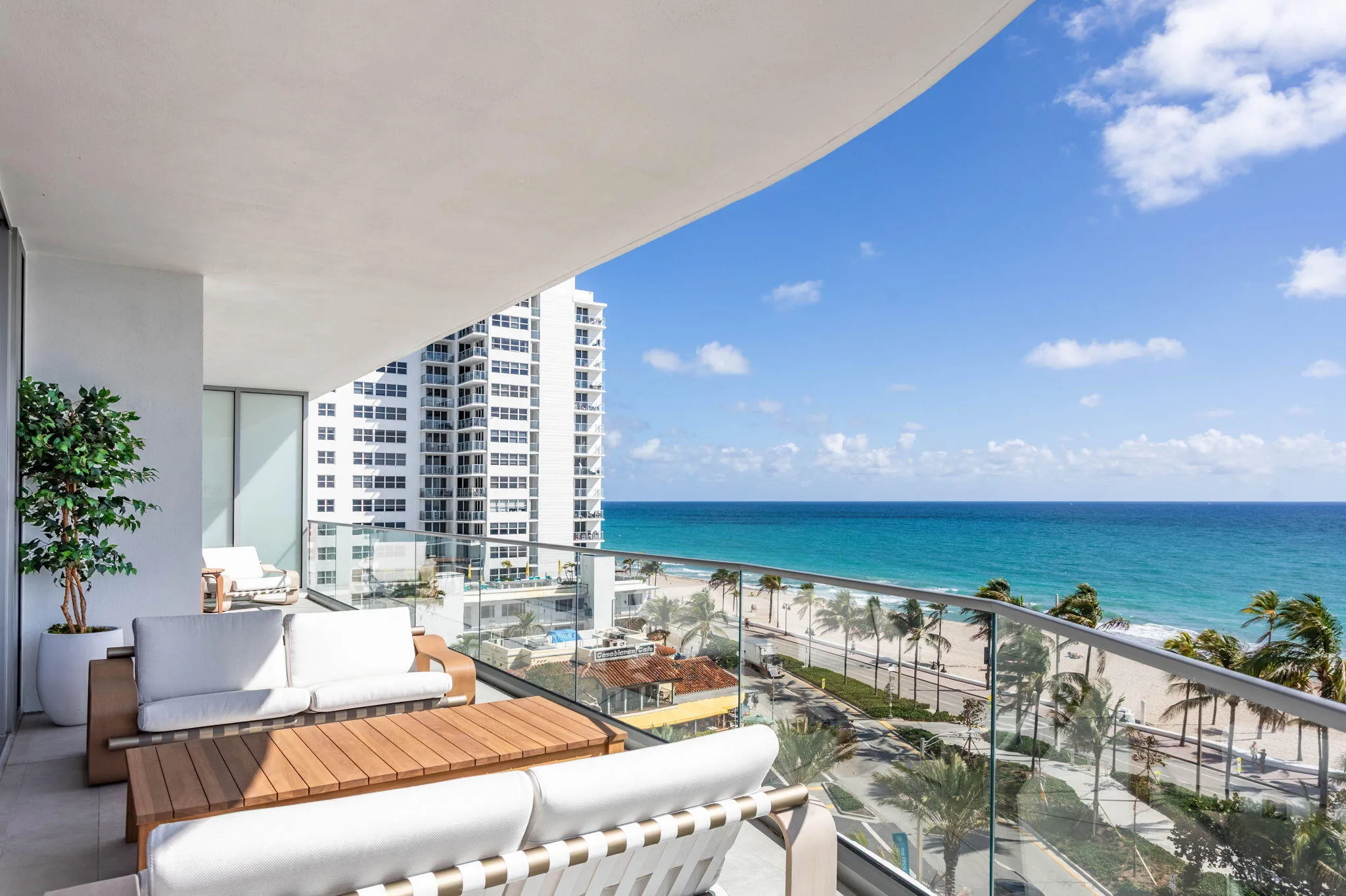 72-web-or-mls-501 Balcony-