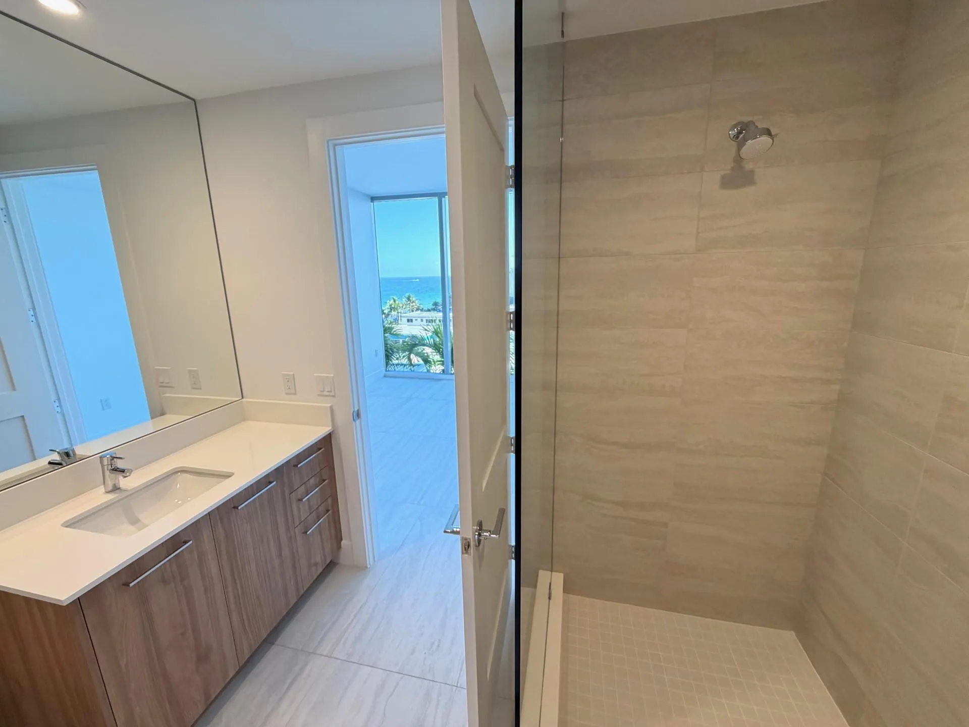 Guest Suite Bath (2)