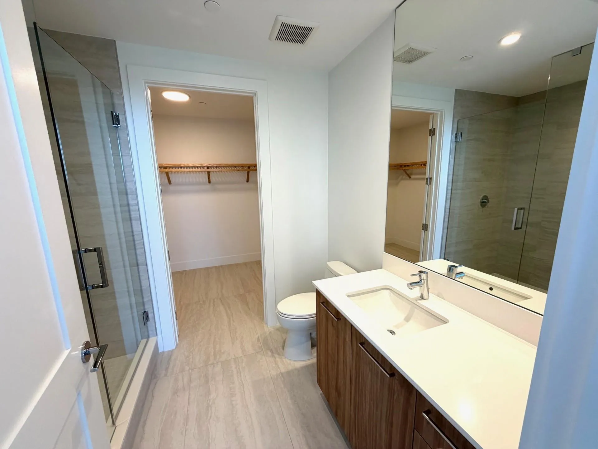 Guest Suite Bath (2)