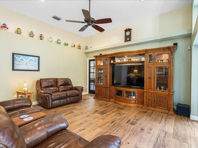 17-Family Room