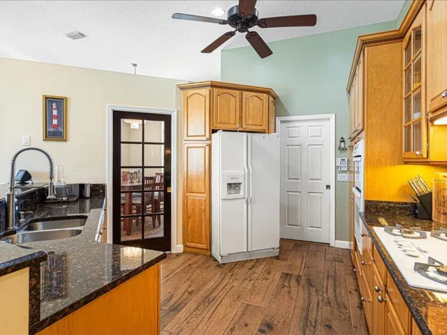 21-Kitchen