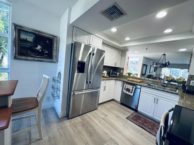OPEN KITCHEN