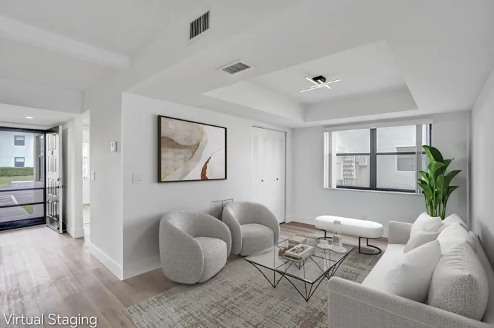 Condo For Sale in Lucerne Pointe