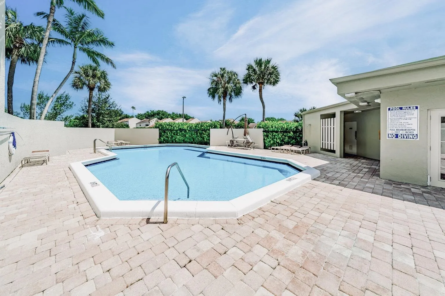 Community Pool w/view
