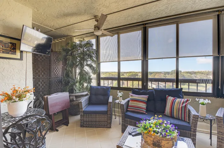 Balcony Pic Cut Off w/Screen for Storage
