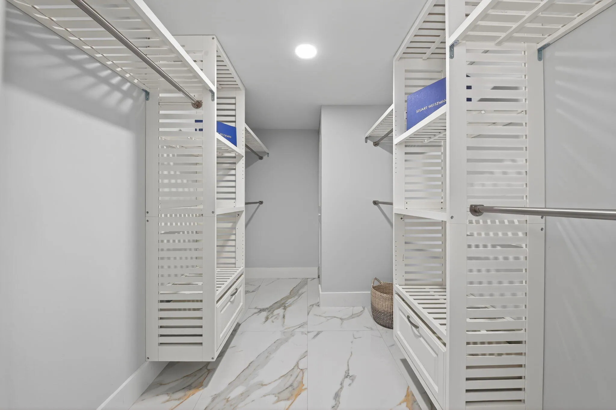 Main Walkin-Closet