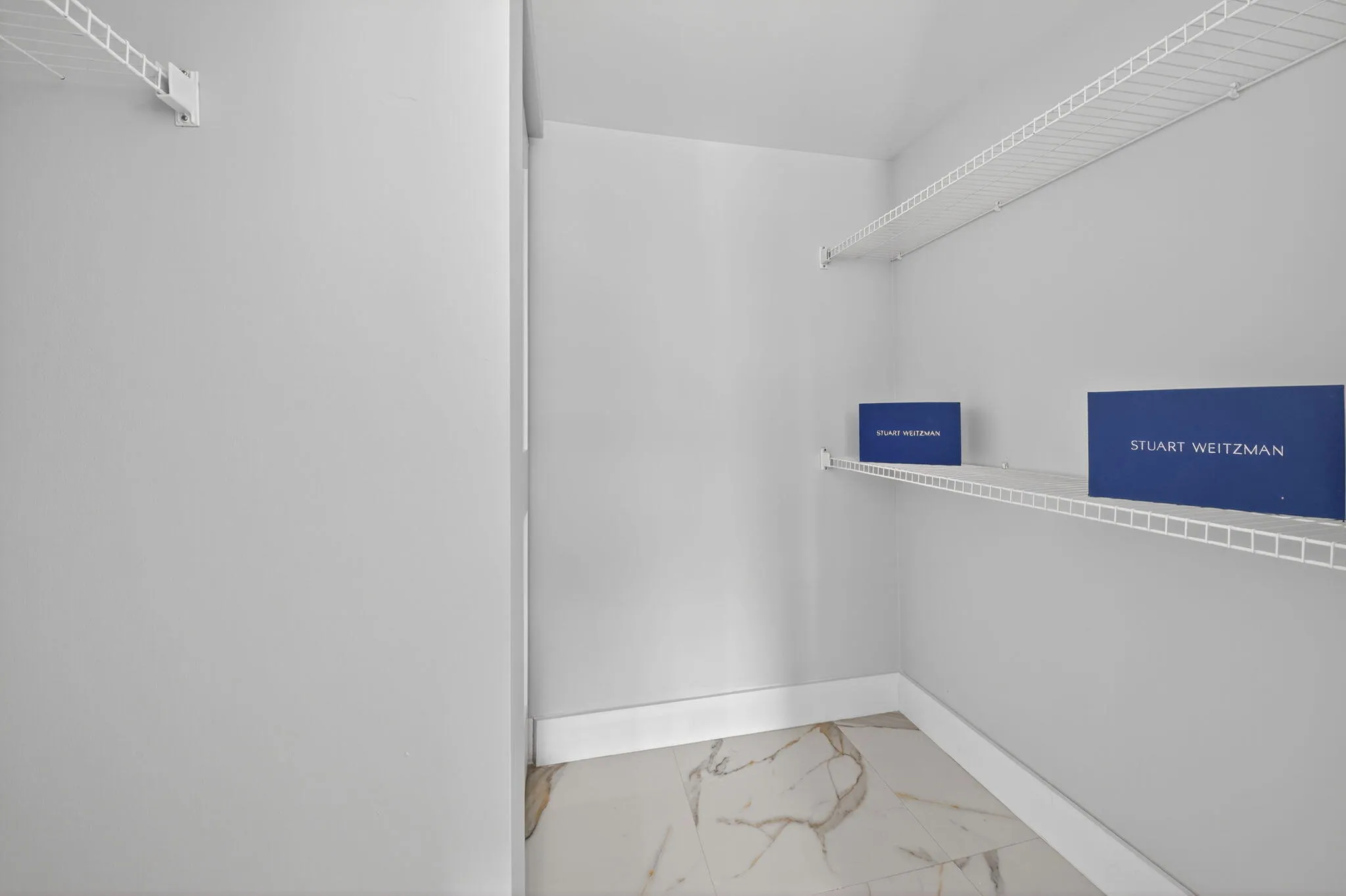 2nd bedroom Walkin-Closet