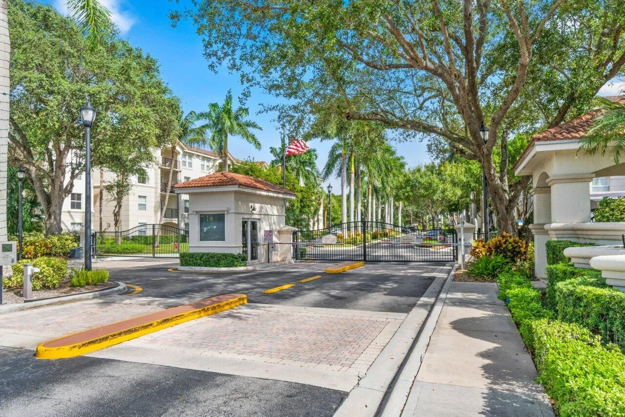 045-1302TuscanyWay-BoyntonBeach-FL-33435