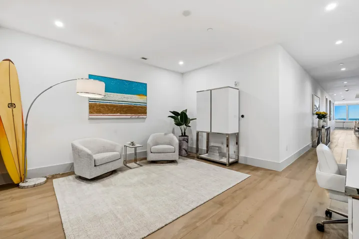 Lounge area/office