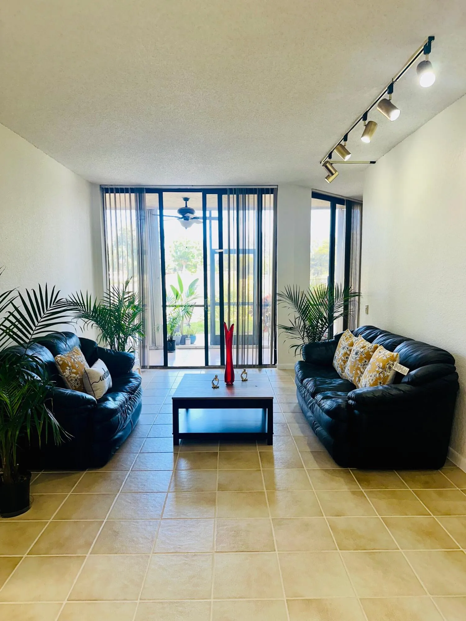 Open LR to Outside Patio