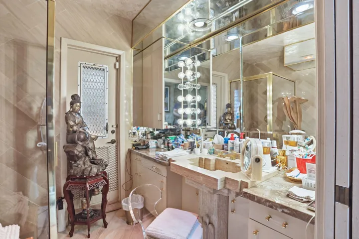 Downstairs Suite Bathroom 4
