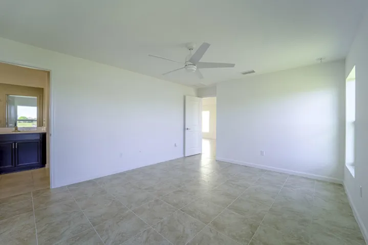 20_primary bedroom