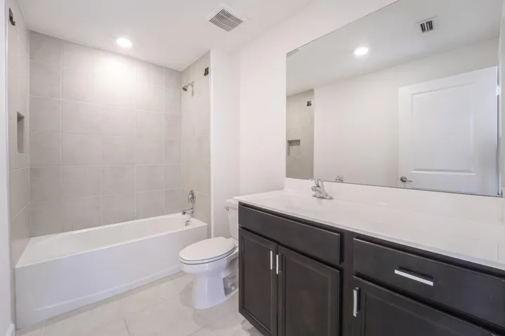 16_main bathroom