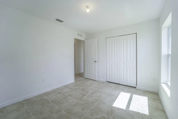 15_bedroom_2