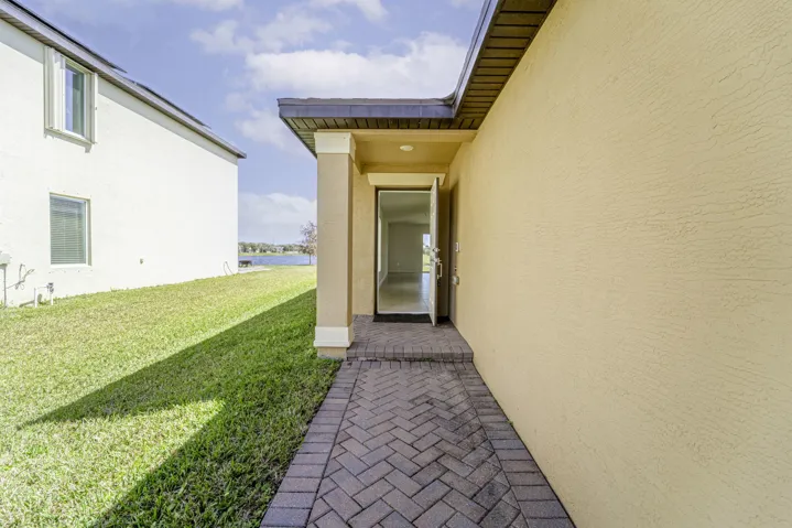 5_front door_