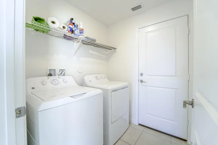24_laundry room
