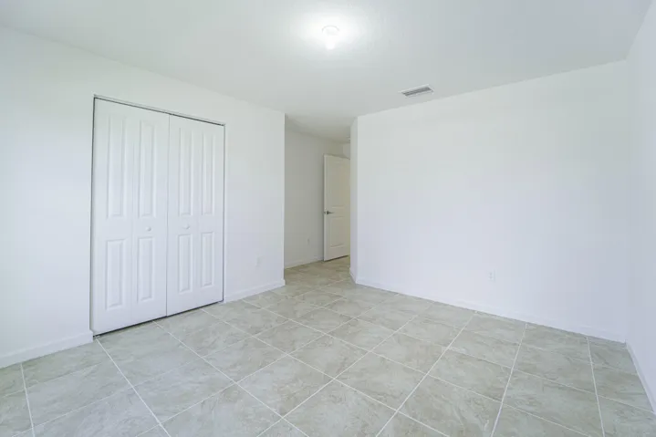 18_bedroom_3