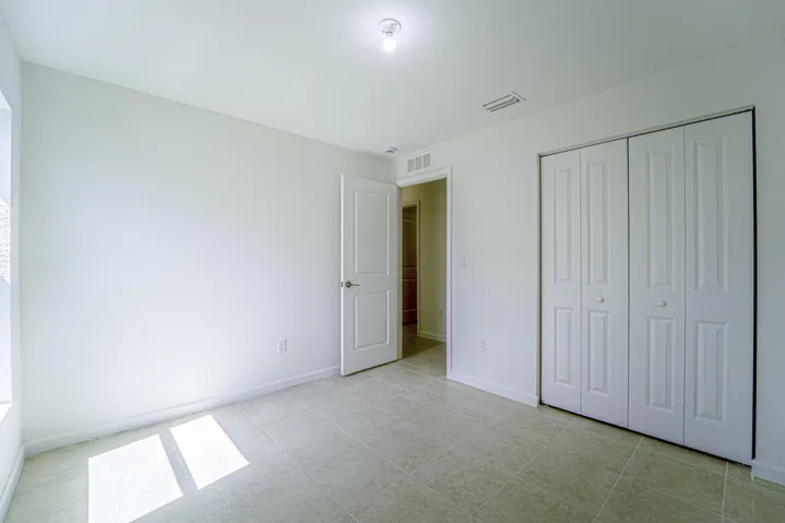 13_bedroom_1