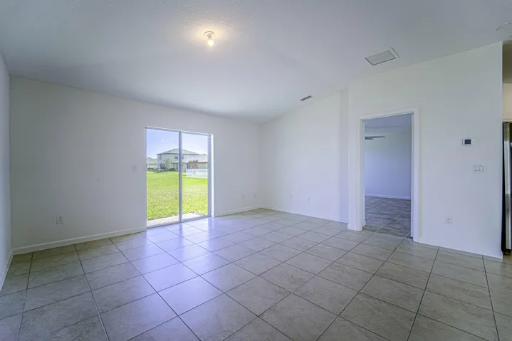 8_living room