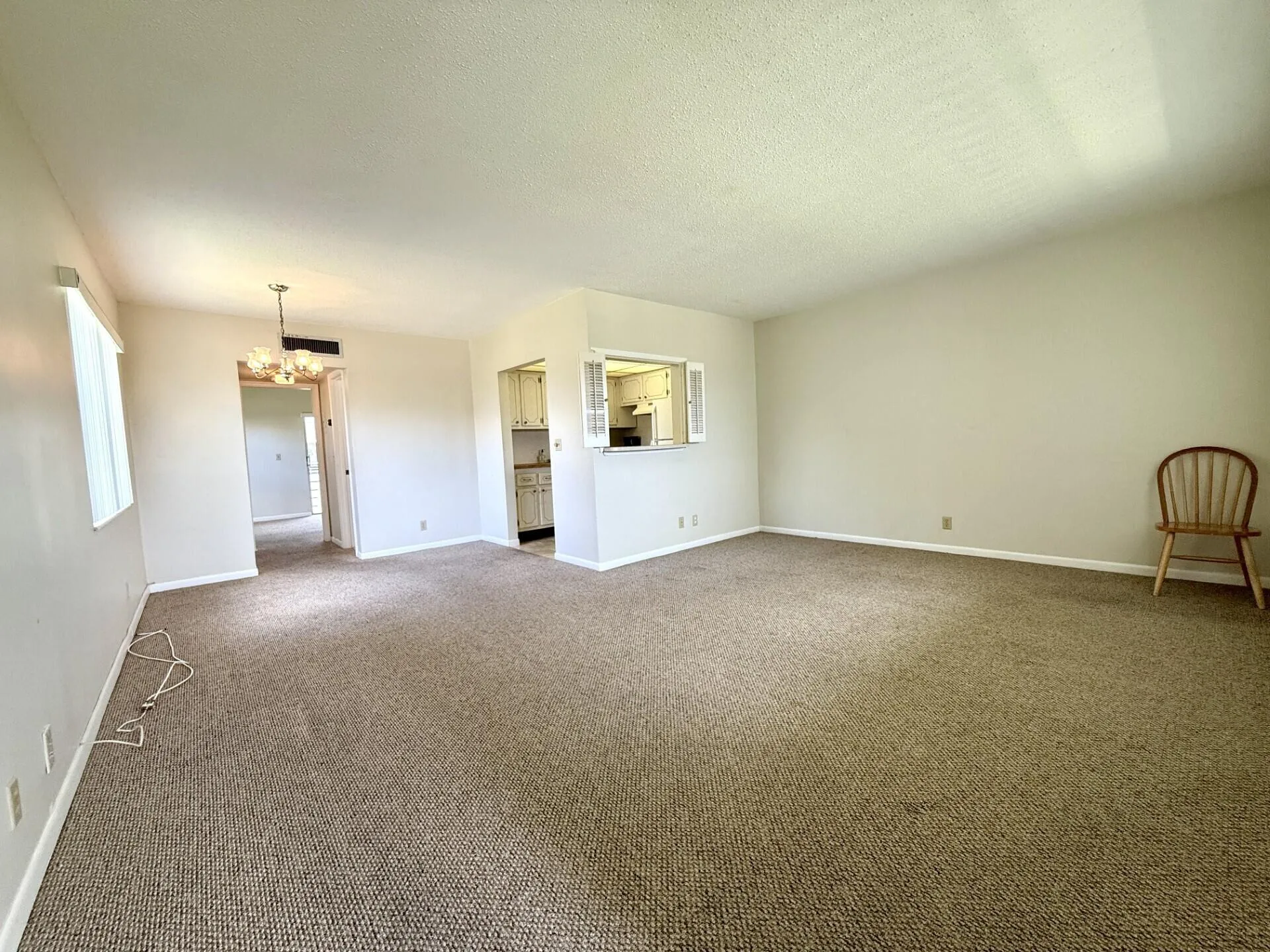 Living Room/Dining Area