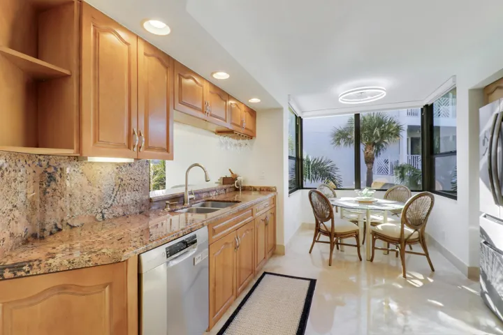 Kitchen & Breakfast Nook