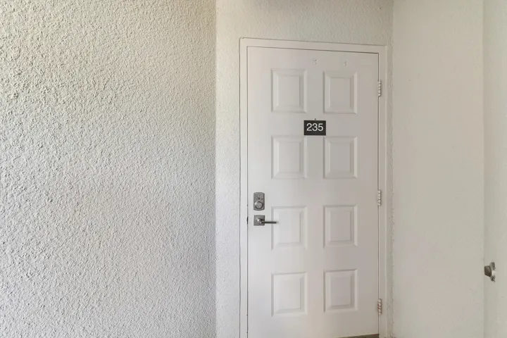 Entrance - Corner Unit