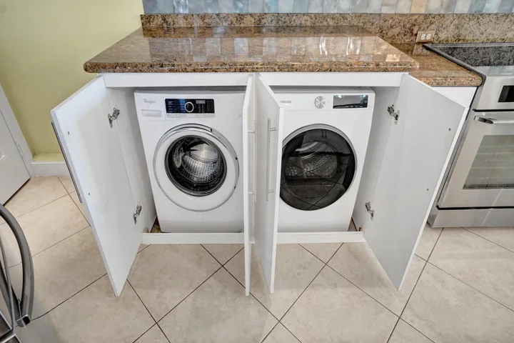 washer/dryer under kitchen countertop
