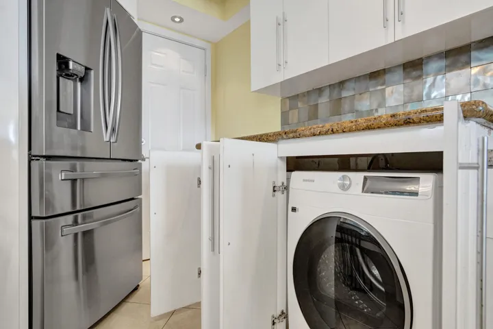washer/dryer under kitchen countertop