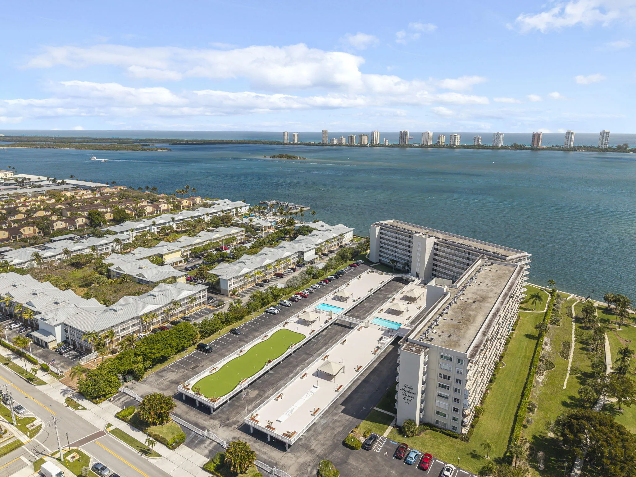 Lake Harbour Towers East; Total​​‌​​​​‌​​‌‌​‌‌​​​‌‌​‌​‌​‌​​​‌​​ Complex