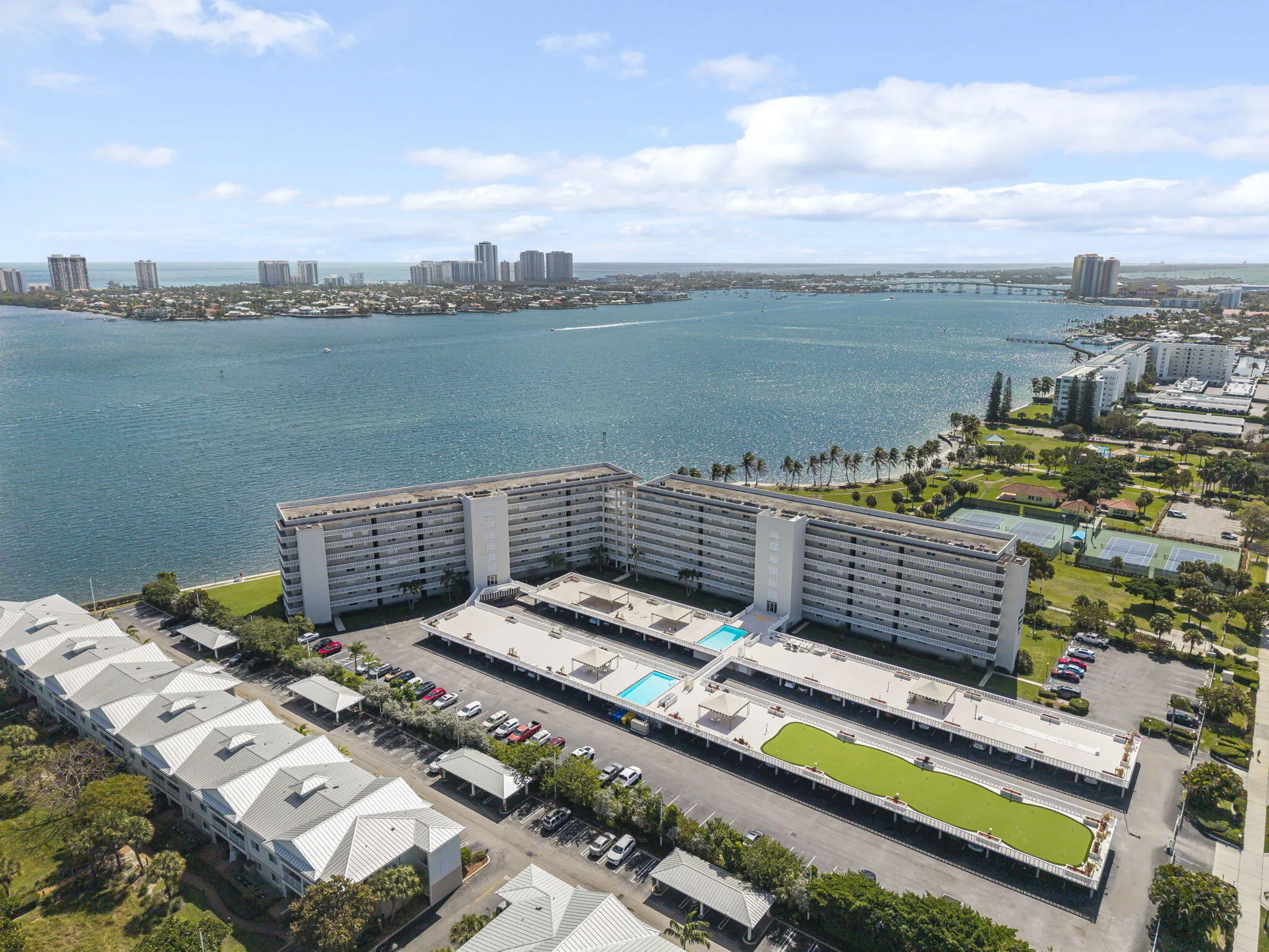 Lake Harbour Towers East; Total Complex