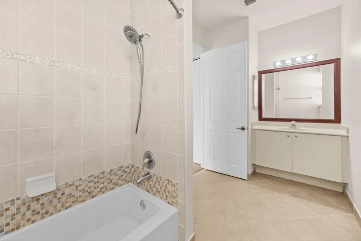 Unsuite Bathroom