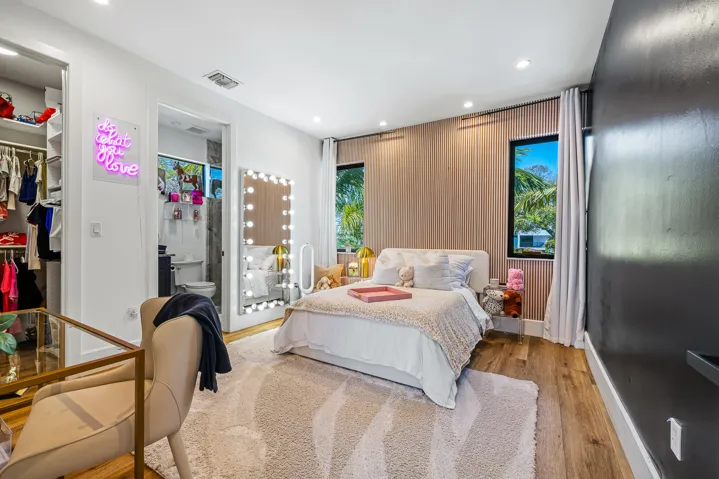 549 NE 10th Ave Fort Lauderdale_MLS-33
