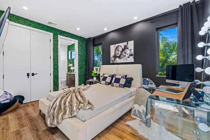 549 NE 10th Ave Fort Lauderdale_MLS-40