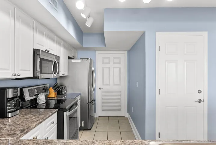 23-web-or-mls-9900 S Thomas Dr 2331 -23