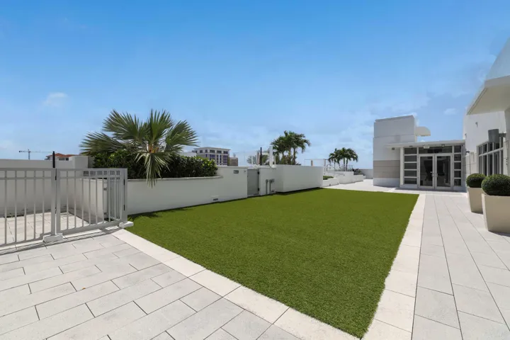 Rooftop outdoor area