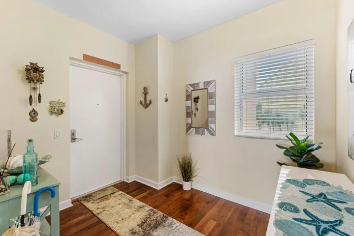 Foyer style entrance