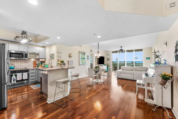 Open Concept w Water View