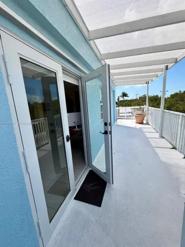 Entrance to Livingroom 2nd floor