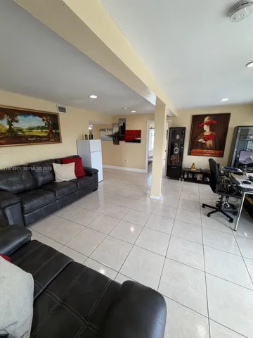 2nd floor Livingroom (view from stairs)