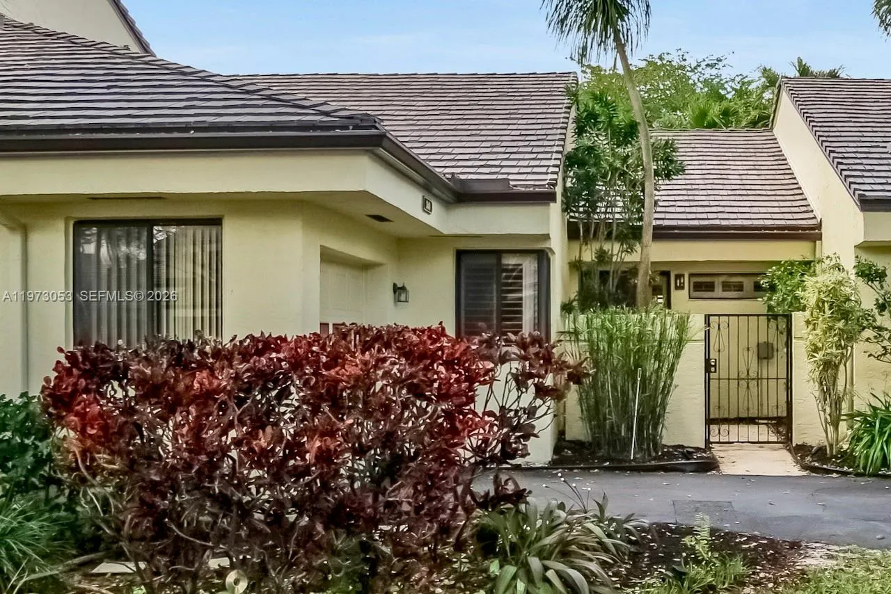 349 NW 94th Ter, Plantation FL 33324 - FOR SALE