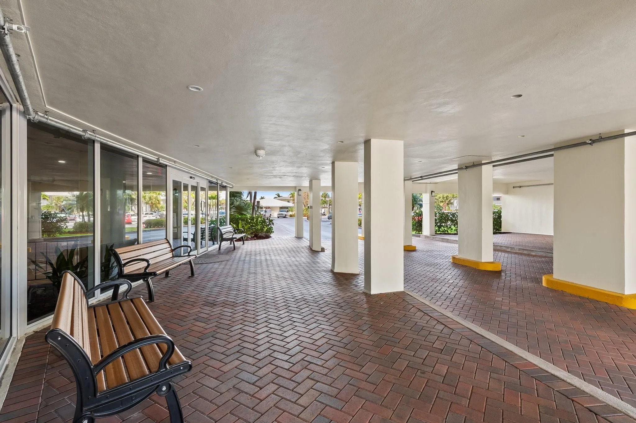 Porte cochere