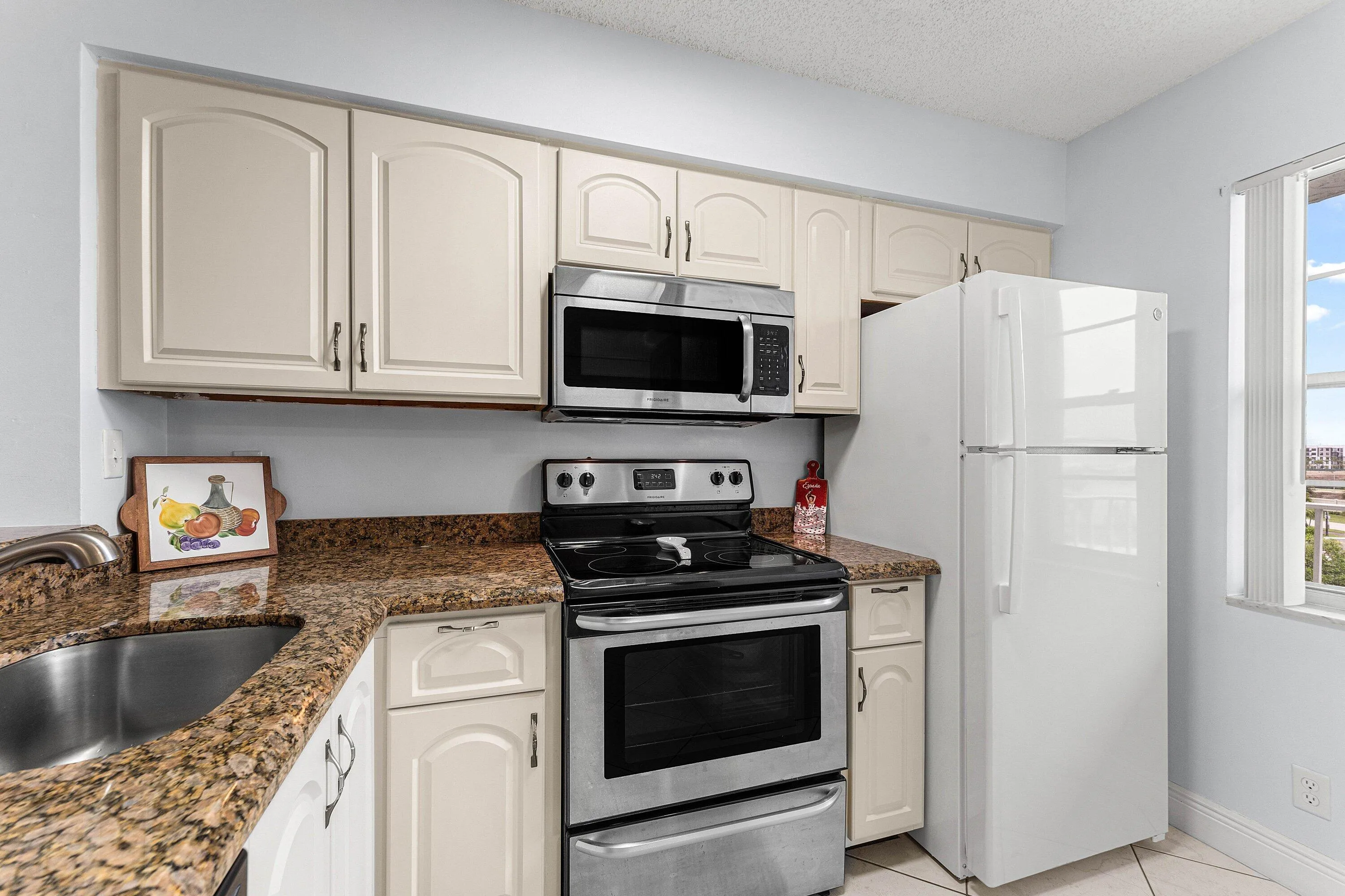 010-2222NorthCypressBendDrive-403-Pompan