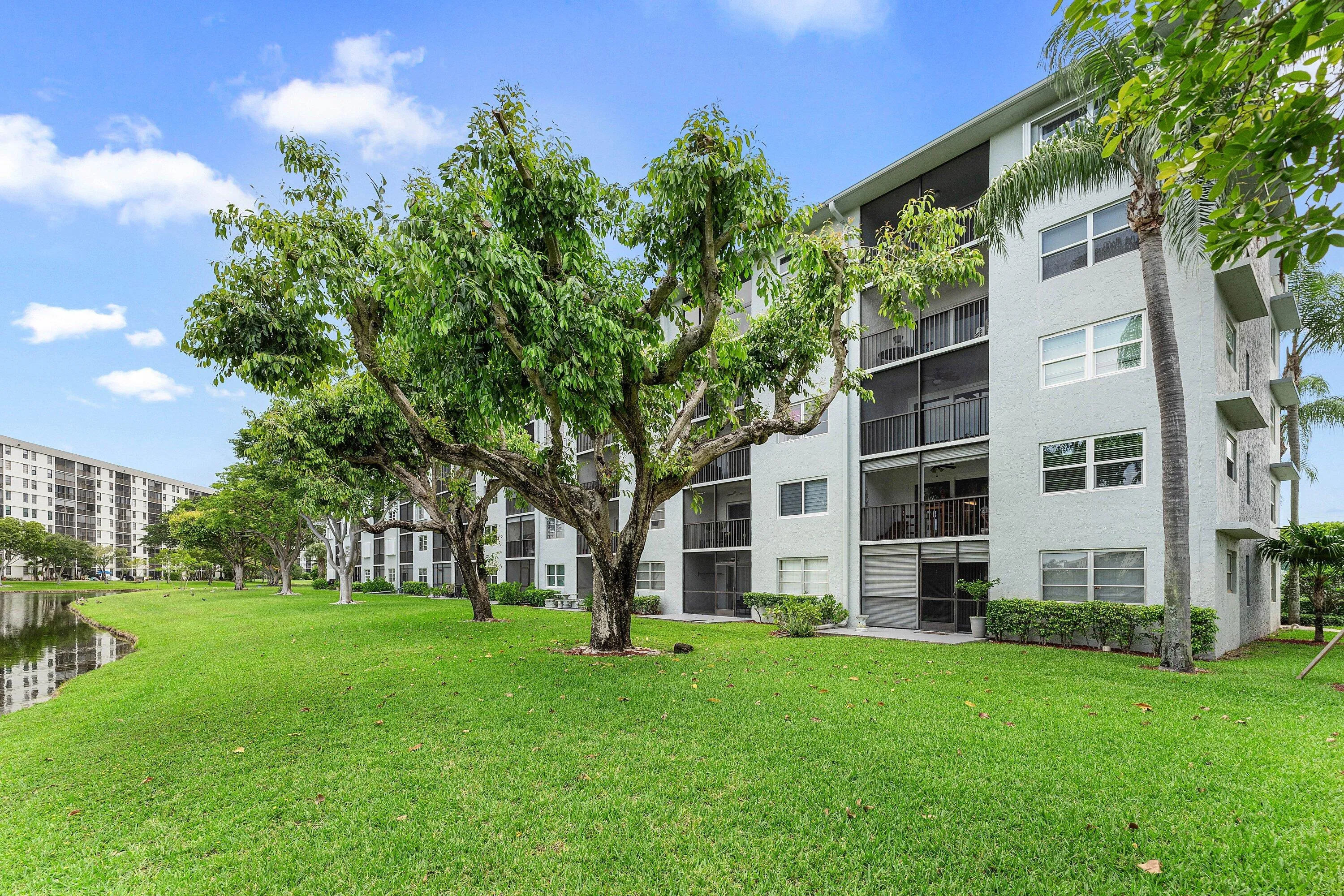 031-2222NorthCypressBendDrive-403-Pompan