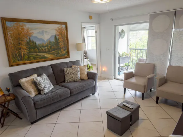 2222 N Cypress Bend-7