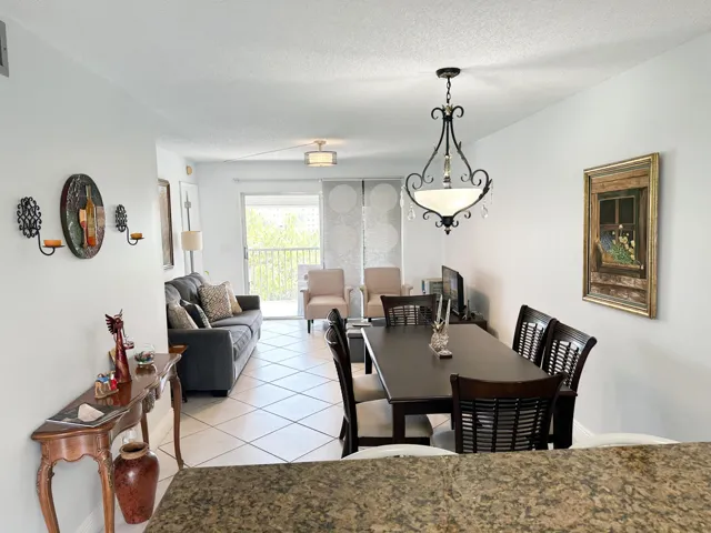2222 N Cypress Bend-17