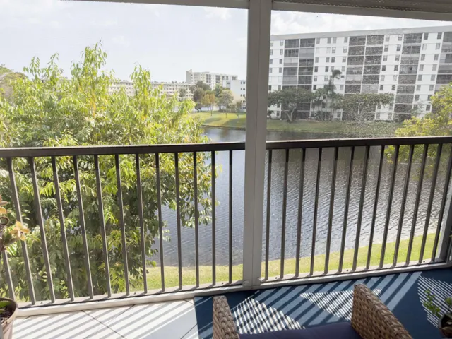 2222 N Cypress Bend-6