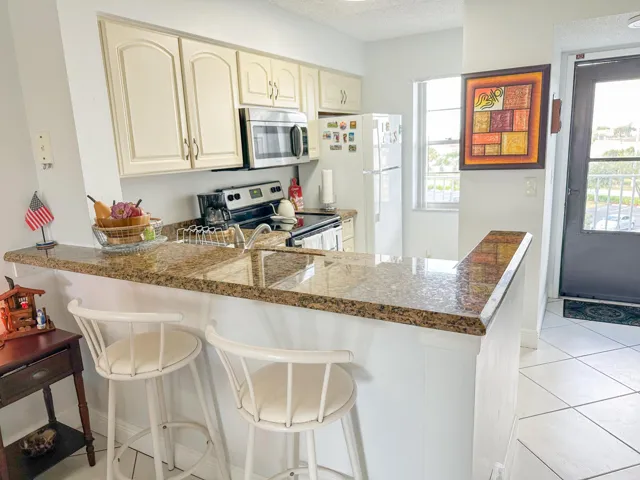 2222 N Cypress Bend-15