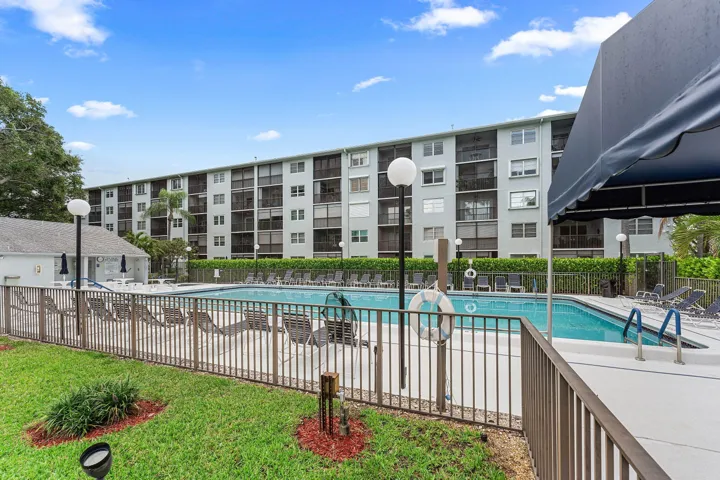 032-2222NorthCypressBendDrive-403-Pompan