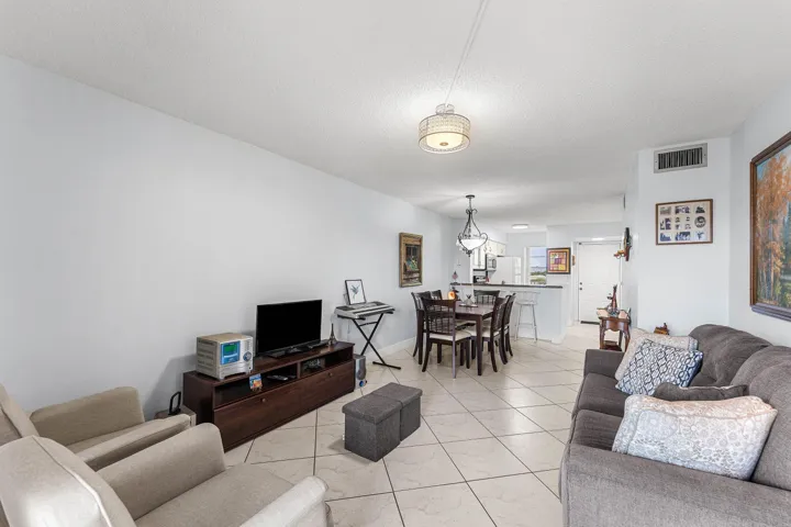 017-2222NorthCypressBendDrive-403-Pompan